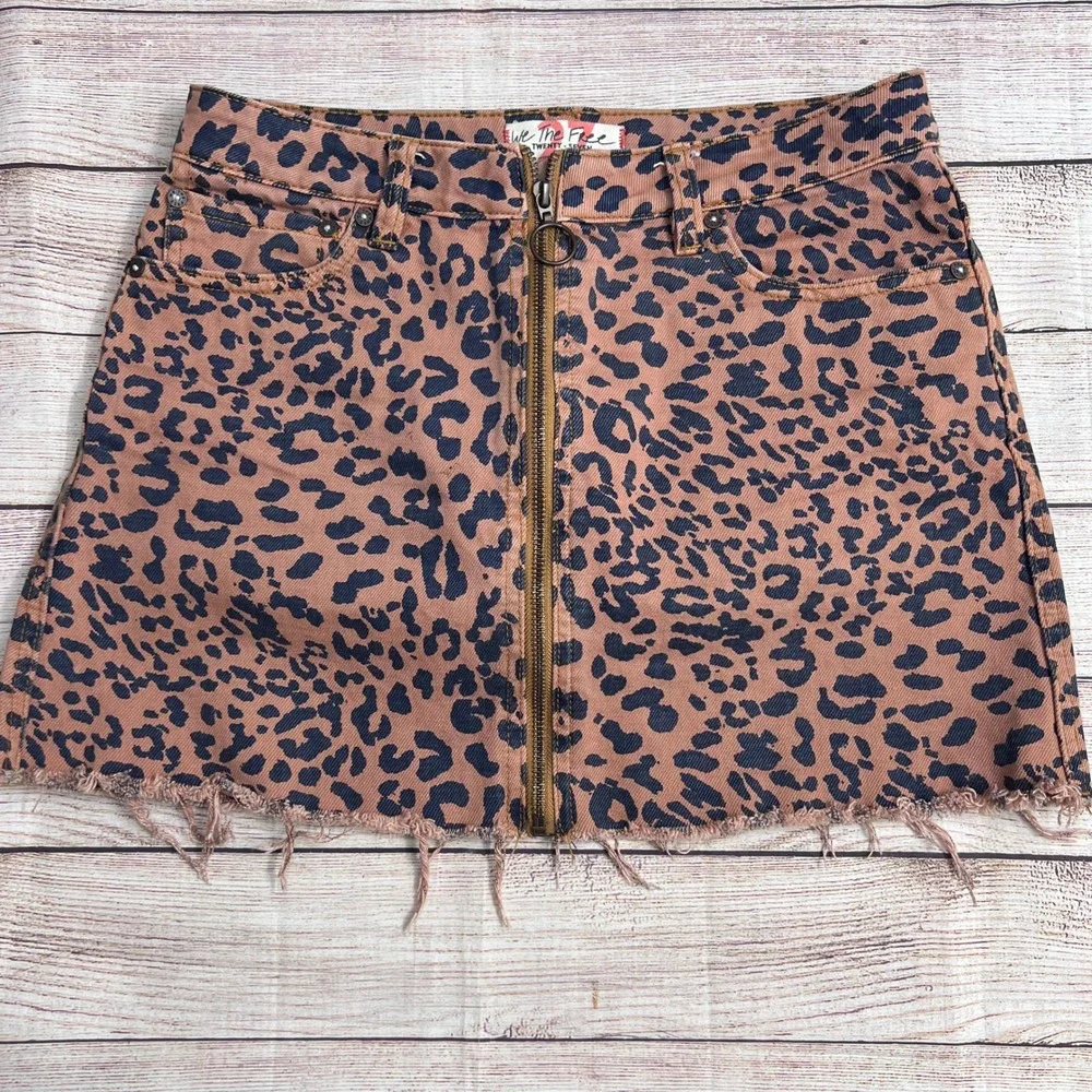We The Free Leopard Print Denim Mini Skirt Front Zip‎ Raw Hem Tan Black Size 27